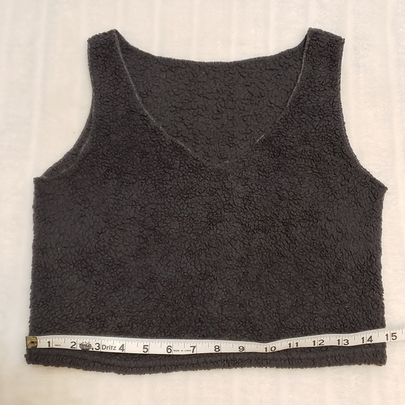 $5 in a Bundle 🦋 Charcoal Gray Cropped V-Neck Teddy Tank - Picture 9 of 10